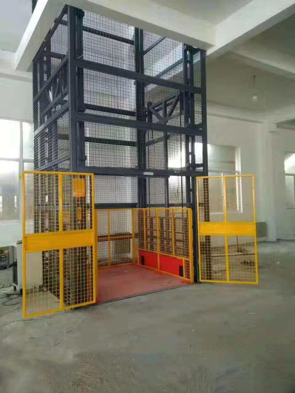 Cargo Lift