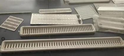 Stamping die for automobile air conditioner