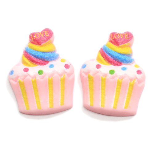 Kawaii Flatback Cute Cake Decorazione in resina Artigianato artificiale Cono dolce Cabochon Charms Simulazione Cibo Archi per capelli Accessorio