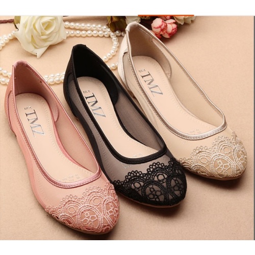 Women Light Mesh Breathable Shoes Embroidery patch Round