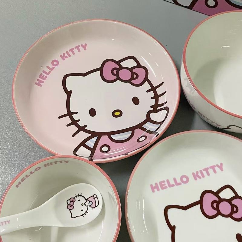 Stylish Anime-Themed Dinnerware Collection