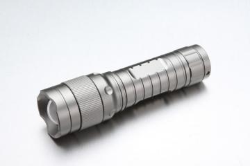 outdoor use zoomable flashlight