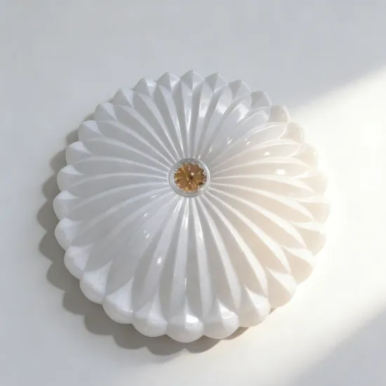 Ceiling lamp designed for even illumination