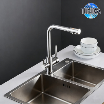 ก๊อกน้ำห้องครัวทันสมัยพร้อมพื้นผิวโครเมี่ยมเงา