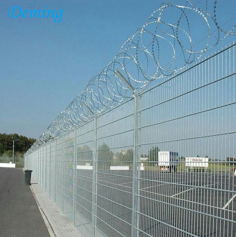 BTO-22 960mm Diameter Galvanized Military Concertina Razor Barbed Wire