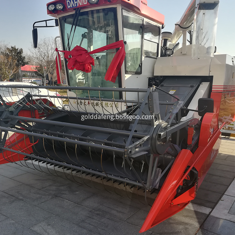 hydro static transmission self-propelled rice harvester