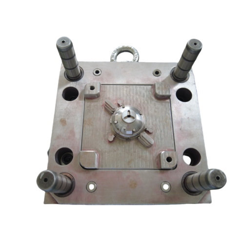 У сэканд -хэна выкарыстоўваецца пластыкавая машына для ліцця ўмоўных ін'екцый