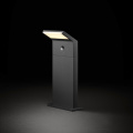 Luaran dengan lampu bollard bersudut dan sensor