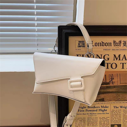 Женская кожаная нерегулярная дизайн Диагональная высокая сумка по талии.
