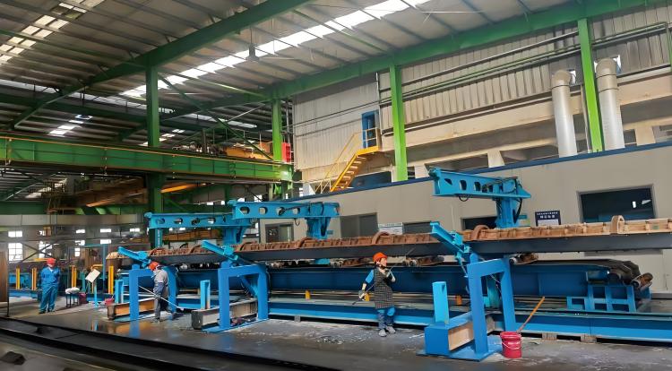 Automatic mold flipping machine