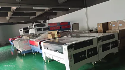 Modernisierte CO2 Laserschneidemaschine für Acryl, Holz und MDF mit Hiwin-Einzelgetrieben