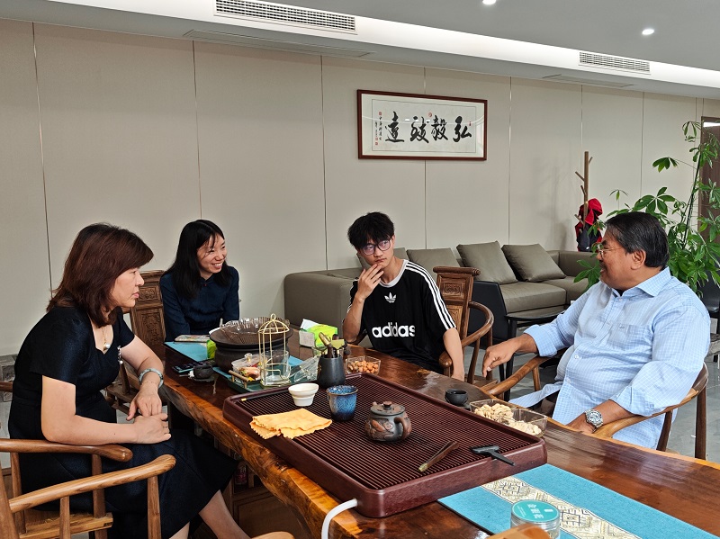 Malaysian customers visited Chuke Intelligent to inspect and purchase UV laser marking and laser cleaning machines