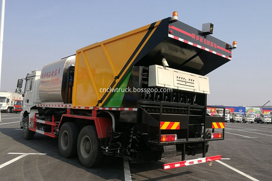 Synchronous Chip Sealing Truck 2