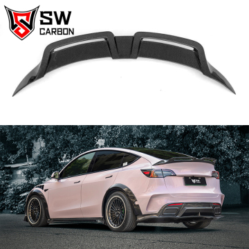 Το πίσω spoiler του Carbon C για το μοντέλο Tesla Y
