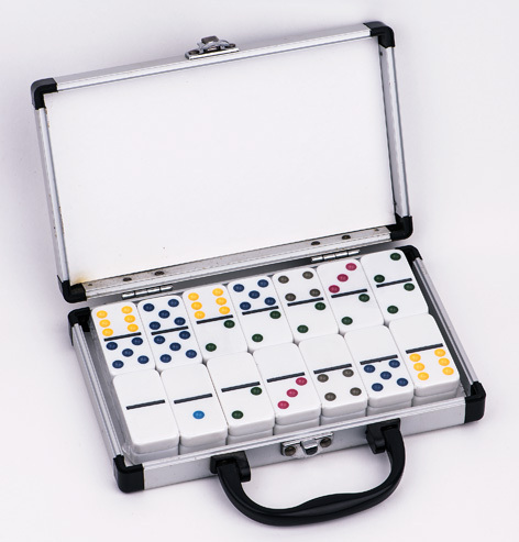 Double 6 Plastic Dominoes In Aluminum Box