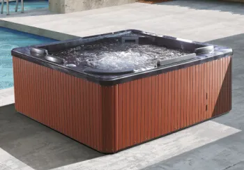 Outdoor spa bathtub