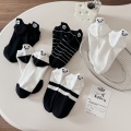 Adorables calcetines de botes bordados de panda