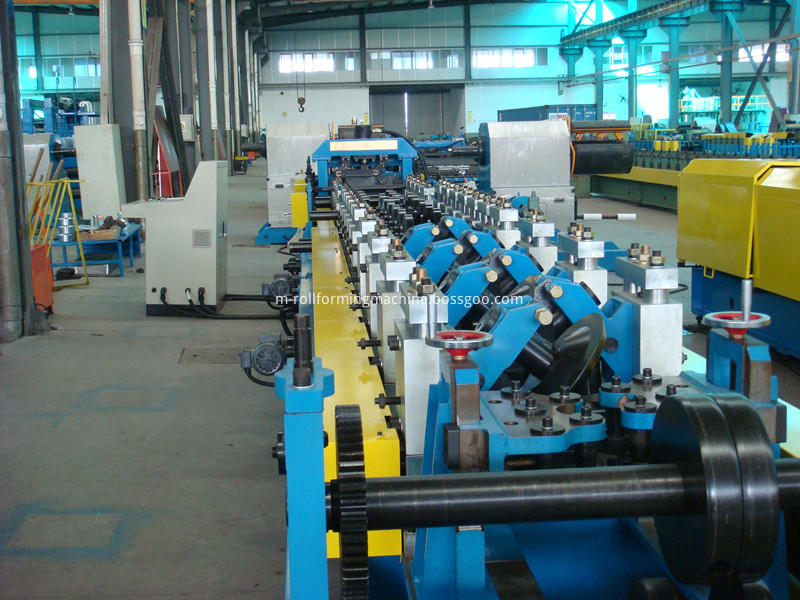 C type steel purline roll forming machine