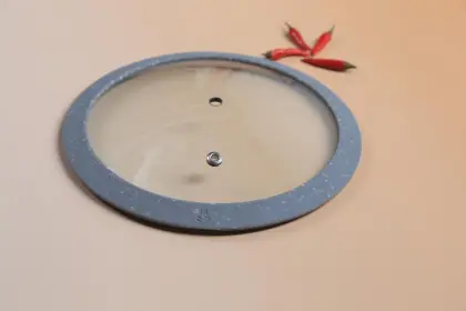 Black silicone lid for cookware