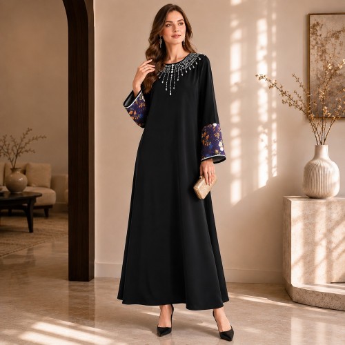 لباس ابای مشکی یقه گلدار ساتن