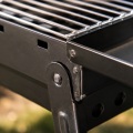 Parrilla de barbacoa de carbón plegable portátil con cenicero deslizable y estantes de extensión laterales dobles