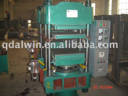 Hydraulic plate vulcanizing machine column type