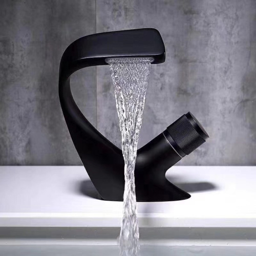 Grifos de agua eléctricos inteligentes del sensor del grifo del buen precio para el lavabo