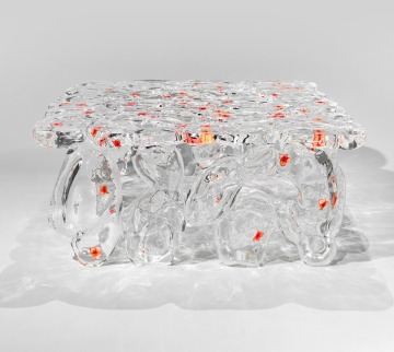 Inverted-U Cobblestone Crystal Table with Red Flowers