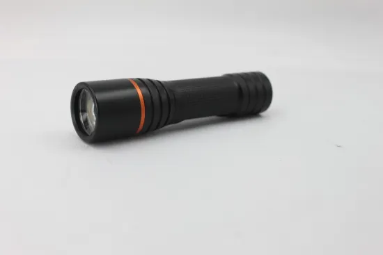 Zoom LED flashlight