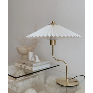 Retro Style Metal Table Lamp with European Design