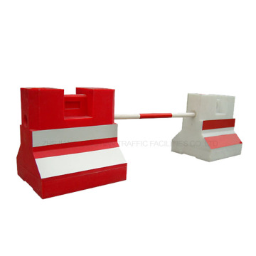 Portable Red and White Water-Filled Plastic Traffic Barrier