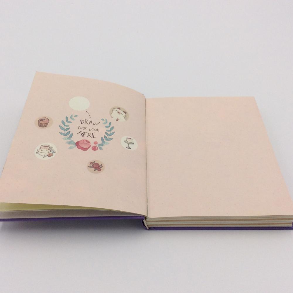 Cuaderno de dibujos animados simple lindo de papel