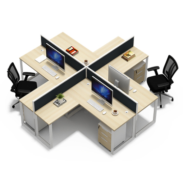 เฟอร์นิเจอร์เวิร์กสเตชันสำนักงานที่ทันสมัย: Cross Type 4 Seater Metal Leg Desk พร้อมพาร์ทิชัน