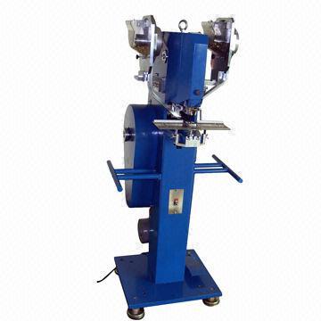 Riveting machine with automatic fastening
