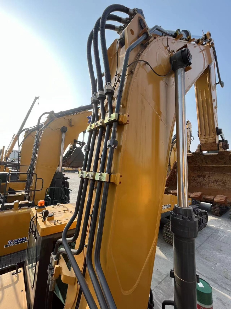 Used XCMG XE700DA crawler excavator