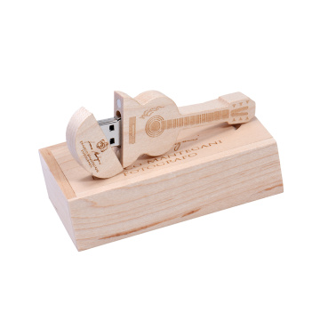 Chiavetta USB a forma di chitarra in legno