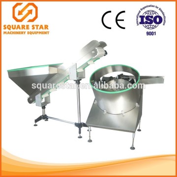 Plastic bottle unscrambler with automatic elevating device