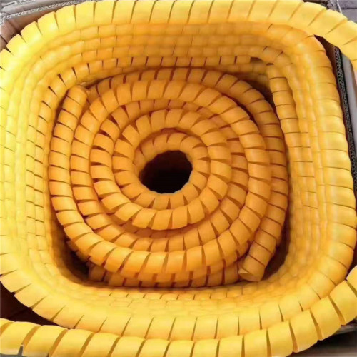 Protection de tuyau en spirale pour tuyaux en caoutchouc