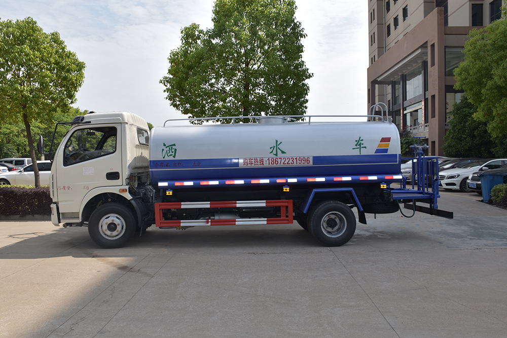 Euro III emission standard Dongfeng tanker water truck