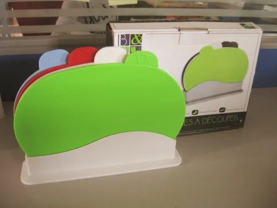 100% BPA FREE Plastic with holder cutting board set