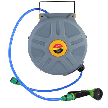 Reel de tuyaux rétractables automatisé avec une intégration en eau à haute pression et en électricité, avec une lampe lumineuse pour une visibilité améliorée