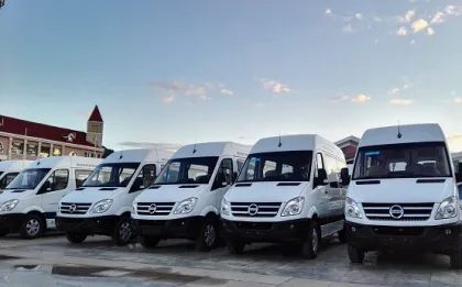 Hot Sale 6meters electric cargo van Pure Electric mini transport bus 14seats mini bus electric car