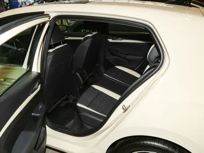 2025 Volkswagen Golf 300TSI Pro