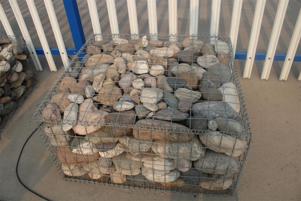 Hexagonal wire mesh stone wall gabion box