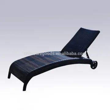Hot Sale PE Rattan Outdoor Sunbed with Wheel