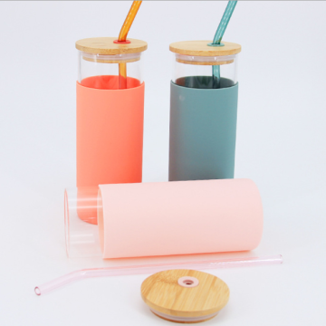 Bambutrice di vetro con manica in silicone, paglia, coperchio di bambù - tazza di latte