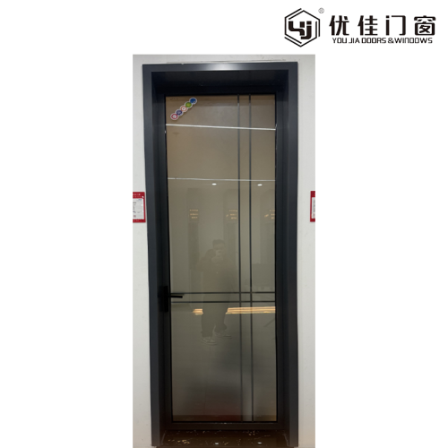 Стеклянная распашная дверь с тонкой рамкой