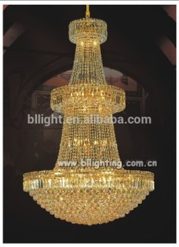 Old fashioned style crystal chandelier lamp