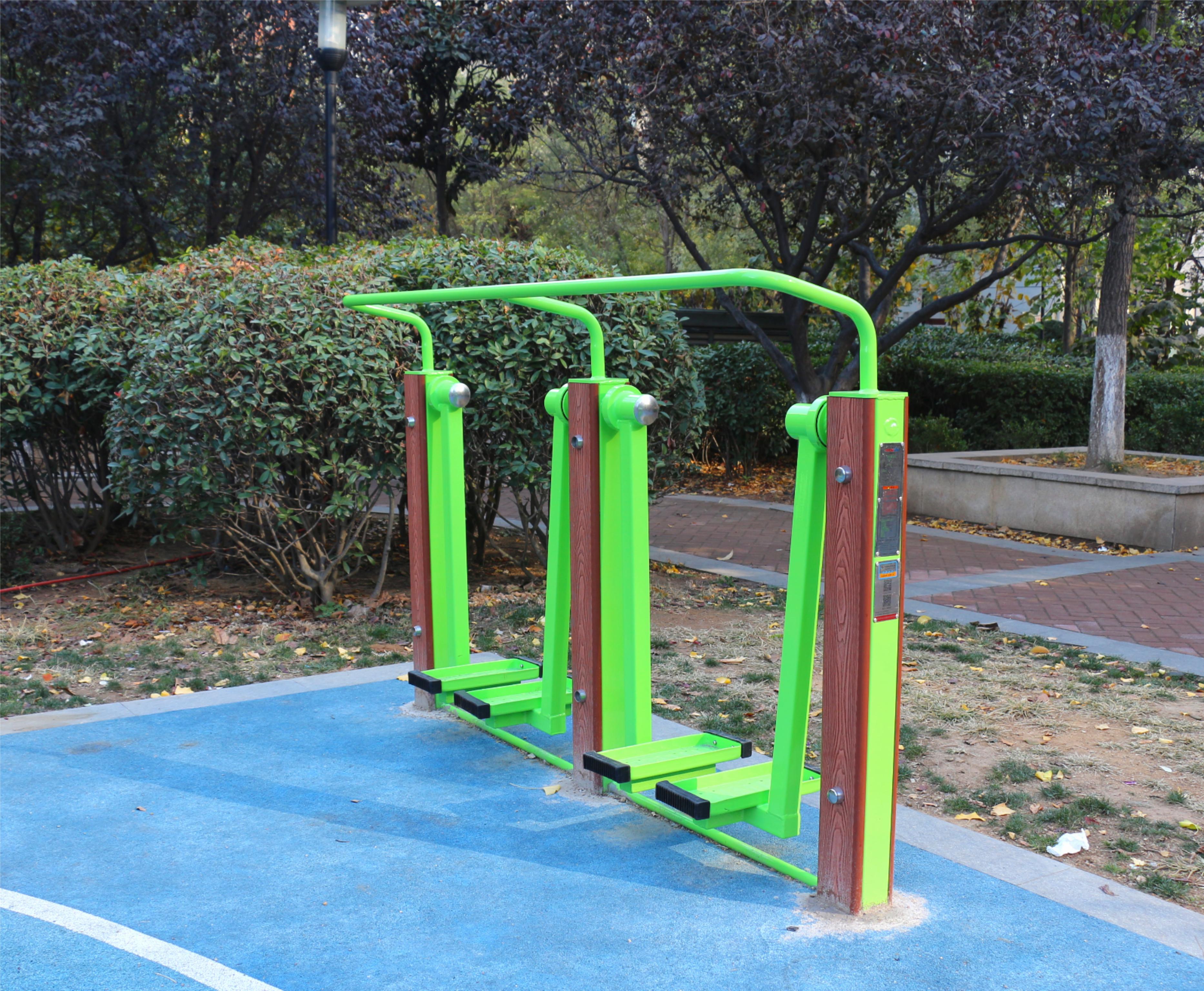 outdoor fitness equipment
