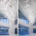Lampadari artistici di lusso nella hall moderna